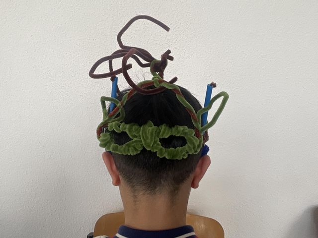 Die Klasse 4d gestaltet Brillen im Stil von Otmar Alt